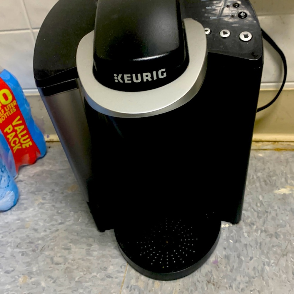 Single cup coffee maker